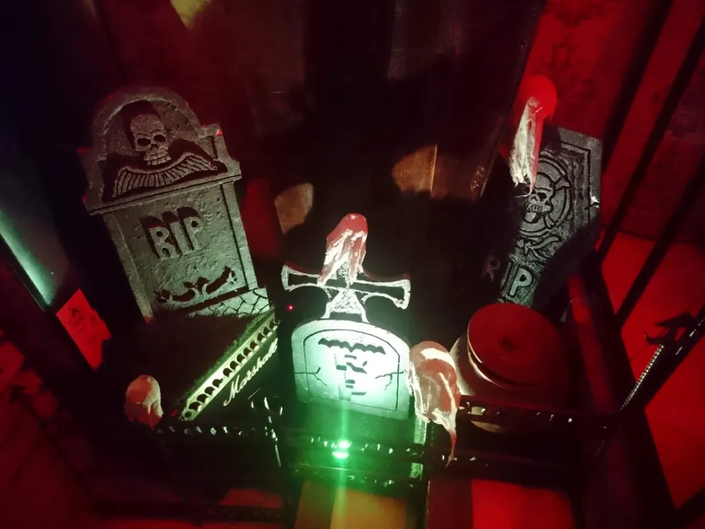 Altar de las Tumbas RIP Salem